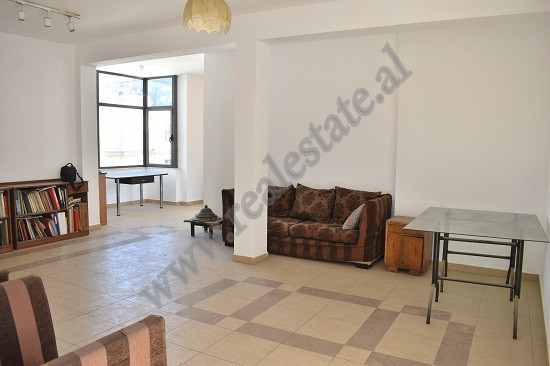 Ambient zyre me qira prane Qendres ne Tirane